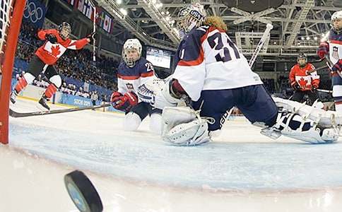 寒假趣事作文500字:踢“冰球”