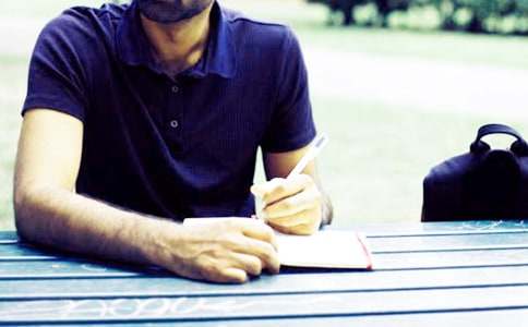 最新大學(xué)生畢業(yè)感人祝福賀詞精選