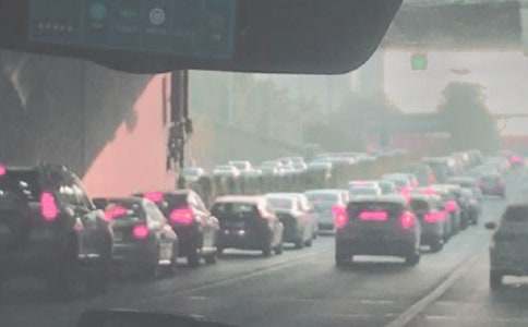 堵車的煩惱作文2篇