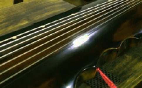 古琴高價(jià)寓言故事