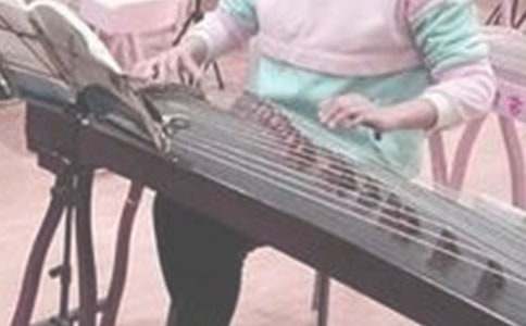 描寫彈古箏的作文800字(通用28篇)