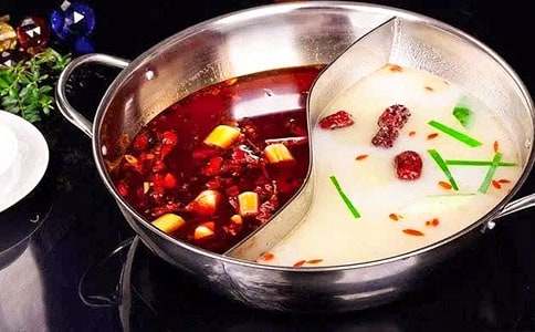 ��ζӛ���еĻ��?zh��n)��?/></p>
<h2>��ζӛ���еĻ��?zh��n)��?</h2>
<p>������������҂��ؑc����������ʳ���������û�偵��ϰ��ƵĜ����������Nʳ��������һ�ڣ��͕�(hu��)׌���ζ�o�F��</p><p>�����ؑc����������������ؑc�ľ��A����������ͬ��ζ�����磺�x����������圫�ͼt���ɷN�������پ��ǻ������ļt��偵ף�������Լ��x����������΢����������׃�B(t��i)����һ���˿ɳ��ܲ����@������</p><p>����ÿ��(d��ng)�����f�𡰻�偡��@�ɂ�(g��)�����Ҷ���ˮֱ������?y��n)錦���Ҷ��������X�û������������óԵ�ʳ������</p><p>����ÿ�θ���һ��ȥ�Ի��������(hu��)���ܶ��X����?y��n)����c(di��n)�Ĳˌ�(sh��)����̫�������磺�Ի�偱��c(di��n)��ë�����r������c��ؕ�����ă��~�����ټ��σ�ƿ���(zh��n)�ɘ�������̫ˬ������(d��ng)����õĕr(sh��)�������Ȳ������؊A��һ�l�ă��~�������������p�p��ҧ��һ�ڣ�����̫�ó��ˣ�</p><p>���������������˄��ŵĲˣ��ҵ�`С�Ƕ�߀�ڡ�������ֱ���������ְф����c(di��n)�Ĳ������c(di��n)��һ�顣��һ������^��һ�ɷ�犣����ֱ���һ�ˡ����硱������������Ұ�ȥ�Y(ji��)�~��һ���~����ʲô��534Ԫ���]�e(cu��)�����@ô�������һ���˶����ܲ�������������</p><p>������ϲ�g�Ի��������ζ�����؄e�����҂��ؑc�˵�������������(sh��)����˶����ܲ�ס�@������ζ��</p><h2>��ζӛ���еĻ��?zh��n)��?</h2>
<p>�����ҵļ��l(xi��ng)����4Dħ�ó��С����ؑc���@�����в��H�L(f��ng)����(y��u)��������߀��һ�N��Ҋ�ː۵���ʳ��������������ؑc�Ĵ��С�����ܿ�Ҋ��ɫ���ӵĻ�偵����S�����M(j��n)һ�ң�����׌���ڸ���</p><p>������Ҳ��ϲ�g�Ի�����؄e�����Кw����������Ϥ��.ζ������ֱ�����������T�����r���ļtɫ��֭�����g��������裬�����Ϸ��L����������Ļ�����������߀���S����N���ӵ�������׌���̲�ס������U������߲˶����Գɞ��偵�ʳ�ģ�ë�Ǻ����c�Ǳز����ٵ������L�@����ʳ���ؑc�������ڻ���Ͽ��ܴ�����o��(sh��)�Ĳ�Ʒ��</p><p>���� �����f�ؑc��偰l(f��)Դ�ڹŴ�����r(sh��)������?y��n)��ؑc��򳱝����w���r(n��ng)����w���ڄ�(d��ng)�ߞ����(q��)��������͵�ȡ�ģ��Ѵ�Ѵ�ѵĻ������������ˮ������ţ���(n��i)�K�C���ʳ�����S���vʷ�İl(f��)չ����u��׃�ɽ�����ؑc��偡�</p><p>�����ؑc��偼������r����һ�w�������^�����������������鵽�Z�o�������r����ζ�o�F���㵽֮���ѡ���Խ��Խ�����������ʢ�ĸߜص���������˂�����偵ğ���Ҳ�z�����p��</p><p>����СС��һ��������H�b�������g�o��(sh��)��ζ��߀�������ؑc����ğ����ˬ���Ґۼ��l(xi��ng)�Ļ���������ҵļ��l(xi��ng)�ؑc��</p><p>����ζӛ���еĻ��?zh��n)��ġ����P(gu��n)���£�</p><p><a target=