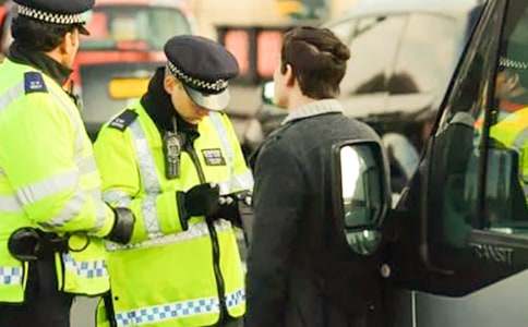 樂于助人的交警叔叔作文600字