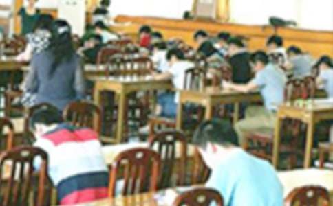 談?wù)勑l(wèi)生與健康普通話考試?yán)收b范文