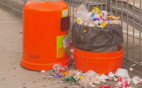 �����~����