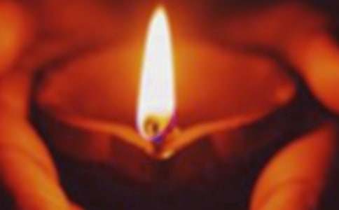 臺(tái)燈與蠟燭的童話作文