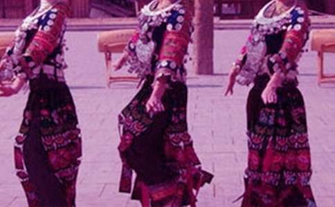 民族的民風(fēng)民俗作文300字3篇