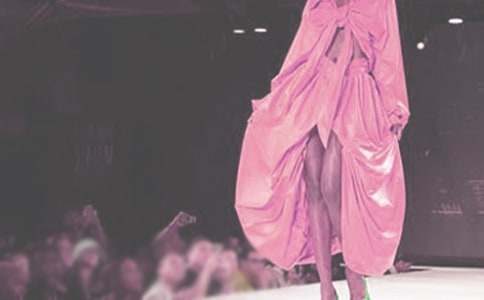 模特表演賽作文100字