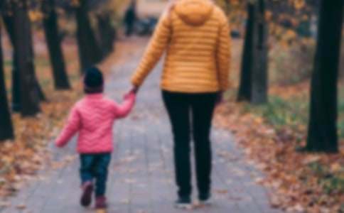 ����ĸŮ��С�W(xu��)����300��