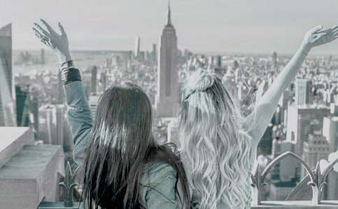 女孩子微笑起來(lái)的作文750字