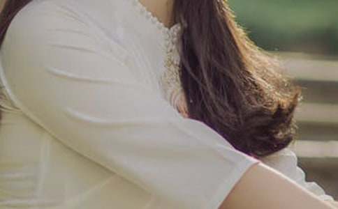 有關(guān)形容女生的詞語(yǔ)和句子