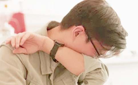 愛打噴嚏的老爸三年級作文