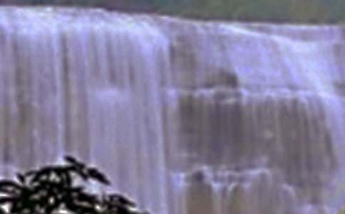 爬古東瀑布作文