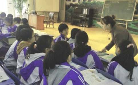 上課的吵鬧作文400字