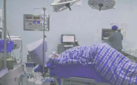 手術室門口的等待作文