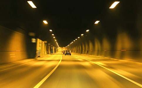 穿越時空隧道旅行記作文