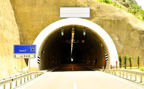 時(shí)光隧道優(yōu)秀作文500字