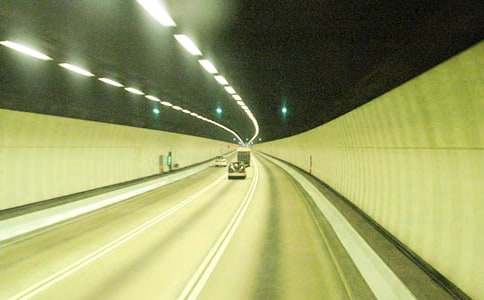 假如有“時(shí)空隧道”作文