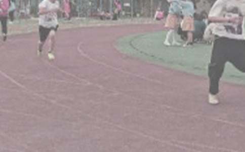 初中初一作文700字:一場精彩的田徑比賽