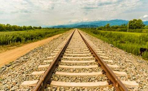 記憶像鐵軌一樣長閱讀答案