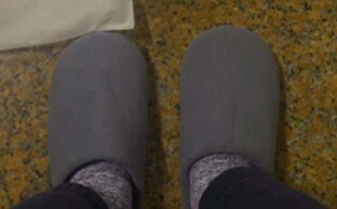 童話在路上行駛的水晶拖鞋