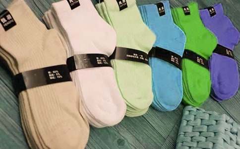 趣味童話故事精選:蝸牛的襪子