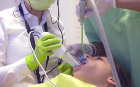 第一次當(dāng)牙醫(yī)作文(2篇)