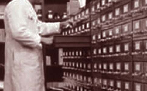 小班社會(huì)教案:小小藥劑師