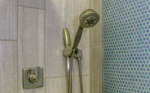 發(fā)生在浴室里的一件事作文