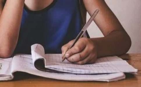 ���µ׾�����